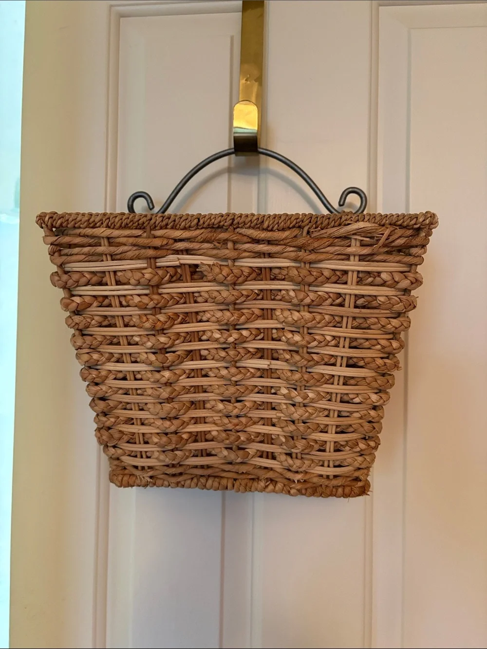 Woven Seagrass Wall Basket - Natural Brown